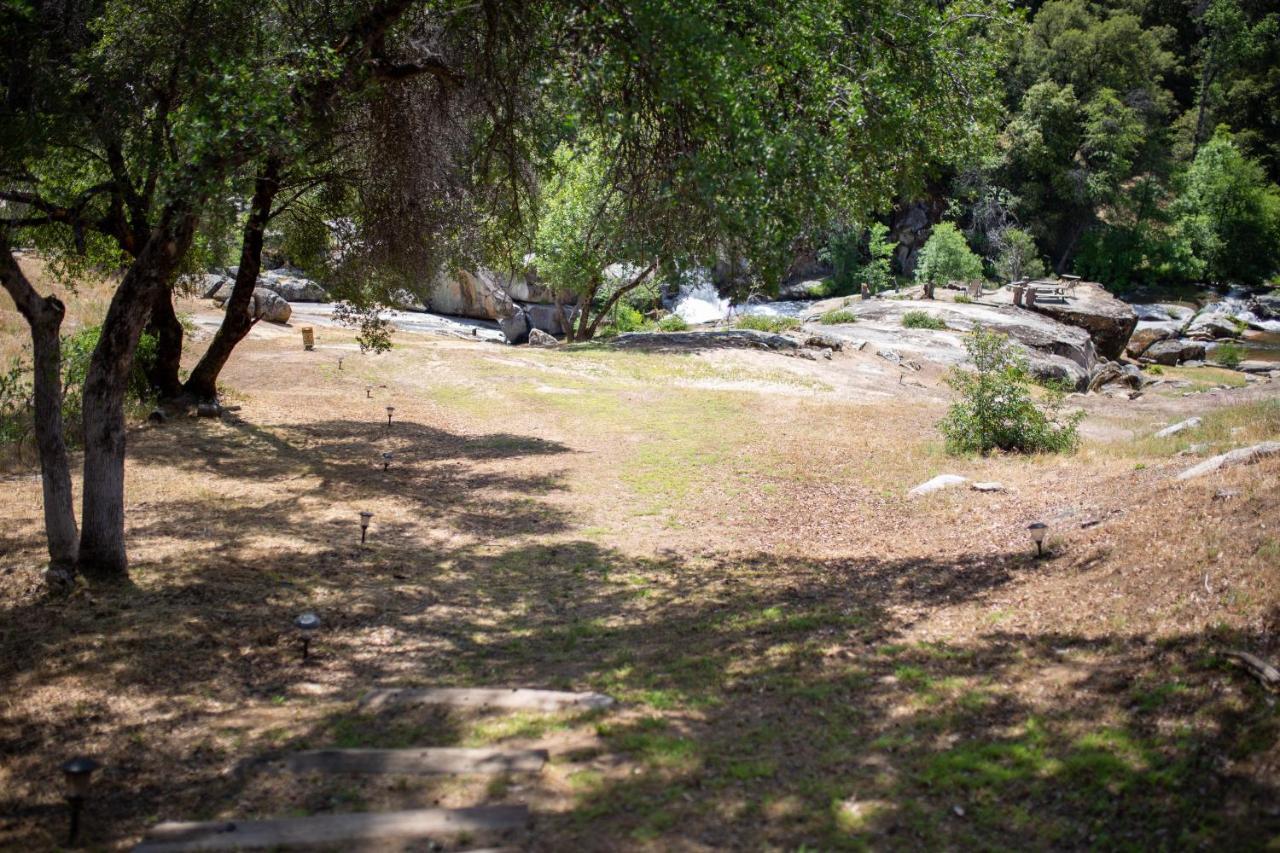 Riverfront Property With Waterfalls Near Yosemite And Bass Lake Oakhurst Eksteriør billede