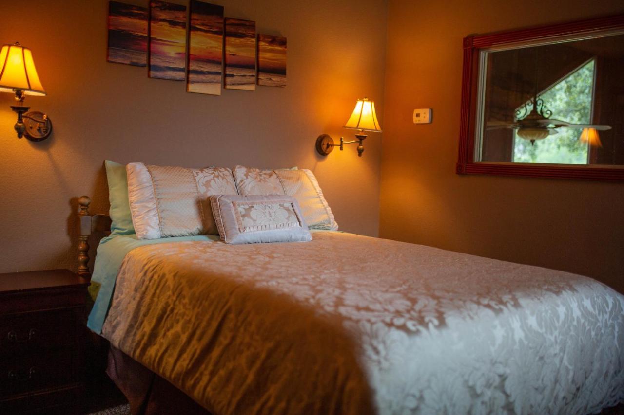 Riverfront Property With Waterfalls Near Yosemite And Bass Lake Oakhurst Eksteriør billede
