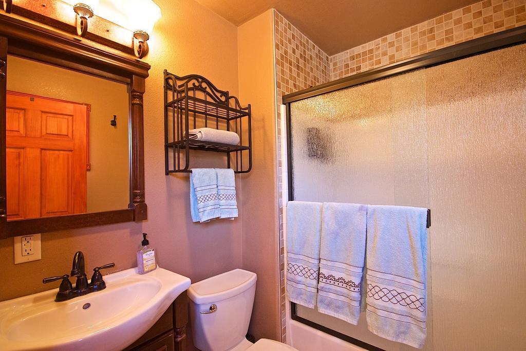 Riverfront Property With Waterfalls Near Yosemite And Bass Lake Oakhurst Værelse billede