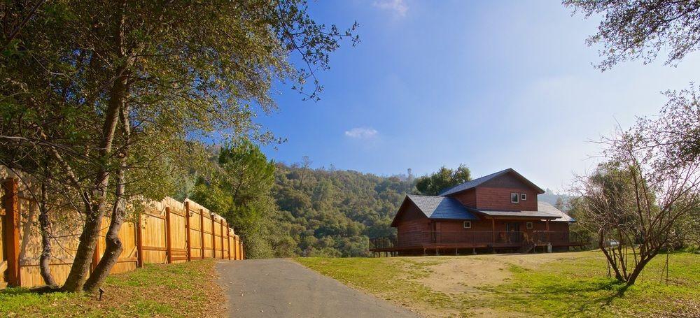 Riverfront Property With Waterfalls Near Yosemite And Bass Lake Oakhurst Eksteriør billede