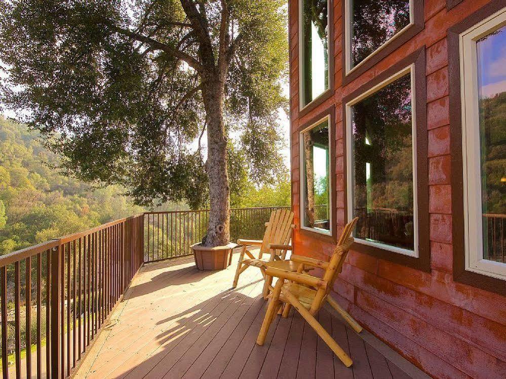 Riverfront Property With Waterfalls Near Yosemite And Bass Lake Oakhurst Eksteriør billede